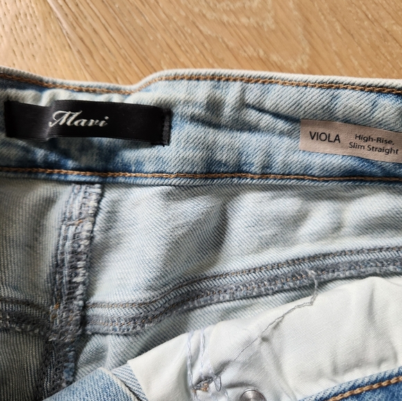 Viola High Rise Slim Straight Jean | Light Blue - Picture 3 of 3